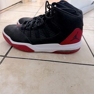 Men's Jordan Max Aura Black/Gym Red (AQ9084 023)